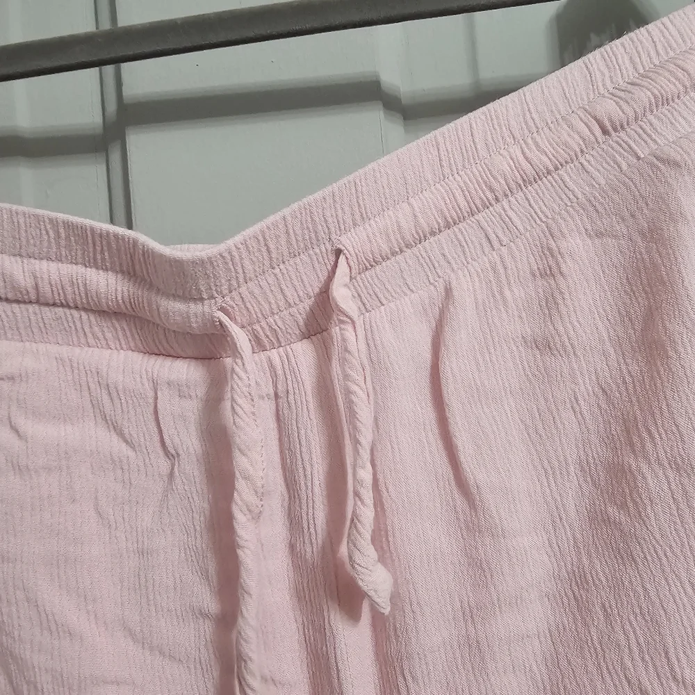 Torrid 3.5 Inch Pull-On Gauze Mid-Rise Short - Picture 6 of 10